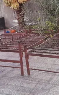 تخت آهنی