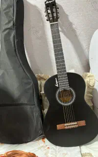 گیتار مشکی کاملا نو