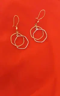 گوشواره برابر تابلو