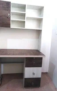 تخت و میز تحریر