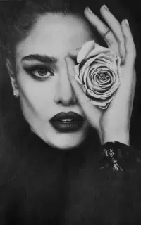 طراحی چهره سیاه قلم و ذغال به سبک هایپررئال