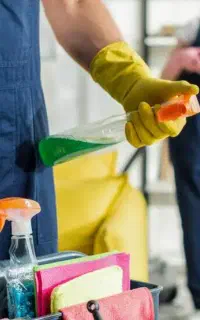 نظافتچی و خدمتکار منزل