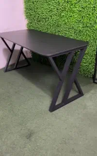 میز تحریر دیواری فلزی  شیک و کم‌جا