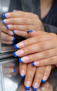 اموزش و خدمات تخصصی ناخن و مژه