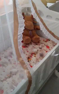 تخت کنارمادر