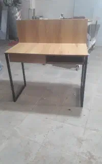 میز تحریر دانش آموزی وکاشت ناخن