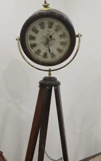 ساعت ایستاده