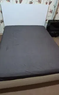 تخت دونفره سفید رنگ