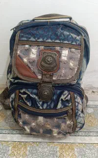 کوله پشتی لی