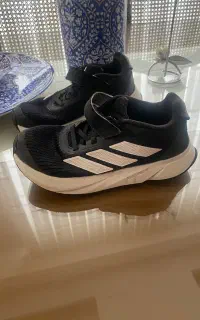 کتونی adidasاورجینال بچه گانه سایز 33