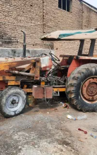 تراکتور ۲۸۵ تک ۴ سیلندر
