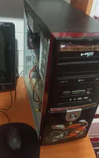کامپیوتر کامل با میز و همه وسیله ها