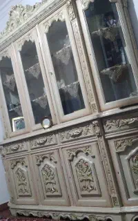 بوفه بزرگ دو تیکه چوب جنگلی کنده کاری