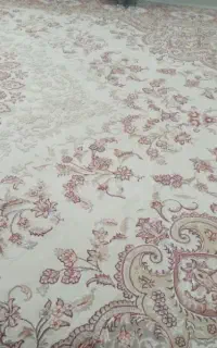 فرش کرم رنگ برجسته