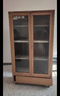 کمد فلزی ویترینی