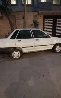 پرایدسفیدمدل 82(4سال خواب بوده)