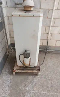 آبگرمکن اطمینان کارکرده و مخزن نشتی دارد