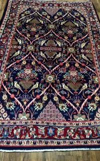 چندین تخته قالیچه دستباف