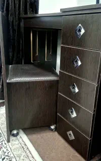 میز خیاطی،  کمد جاکفشی،  آینه