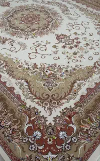 دوتا فرش تکی یک کرم‌با یه افشان مشکی