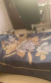 تخت فلزی