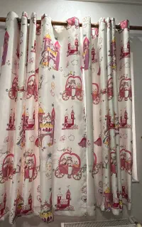 پرده اناق کودک با چوب اویزش
