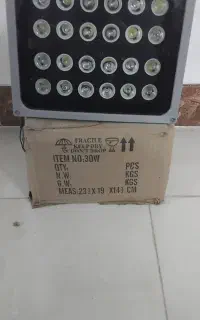 تعدادی لوازم برقی وپرژکتور ۳۰ وات همه نونو