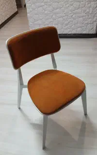 صندلی تک در حد نو به رنگ آجری نارنجی