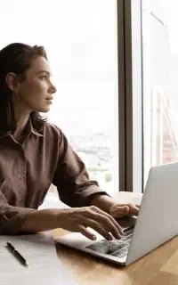 استخدام کارشناس خانم مسلط به سئو سایت