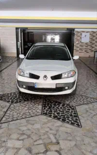 ماشین مگان سالم و بی رنگ و تمیز