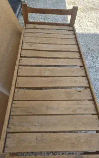 تخت چوبی