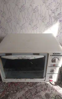 توستر کاملا سالم میباشد