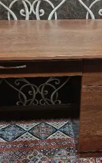 میز تحریر و کتابخونه