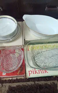حراج ظروف خارجی آکبند با کارتن با هم دو تومان