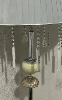 آباژور ایستاده