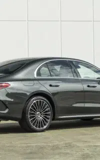 مرسدس بنز E300 مدل 2025