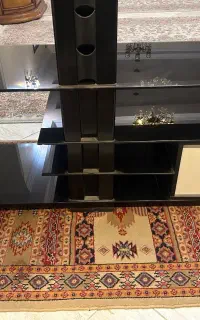زیر تلویزیونی شیشه ای