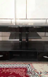 میز تلویزیون در حد نو