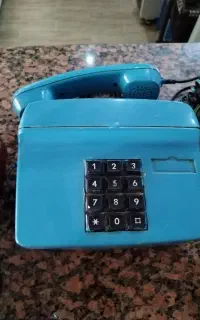 تعدادی تلفن قدیمی دکوری