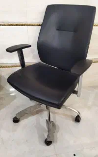 صندلی کارمندی در حد نو