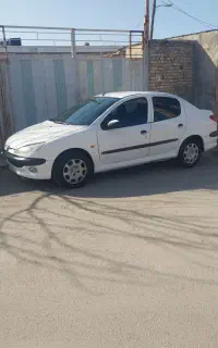 ۲۰۶ بسیار تمیز. ۲ماه تعمیر شده