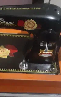 چرخ خیاطی برقی گل سالم درحدصفر