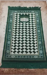 یک عدد سجاده از سوریه آوردند نو هست به فروش میرسد