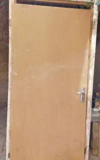 سه لنگه درب با چهارچوب