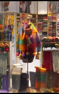 فروشنده  برای مغازه بوتیک شهرداری