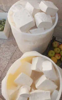 فقط سه دبه مونده کهنه و روغنی
