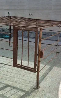قفس بزرگ آهنی