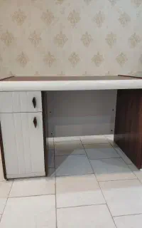 فروش میز تحریر در حد نو ، روکش ضد آب و ضد خش