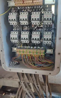 نصب تابلو.برق کار ساختمان . وتعمیرات ورفع اتصالی