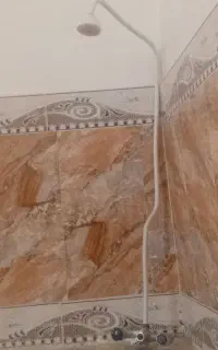 دوش حمام با شیر